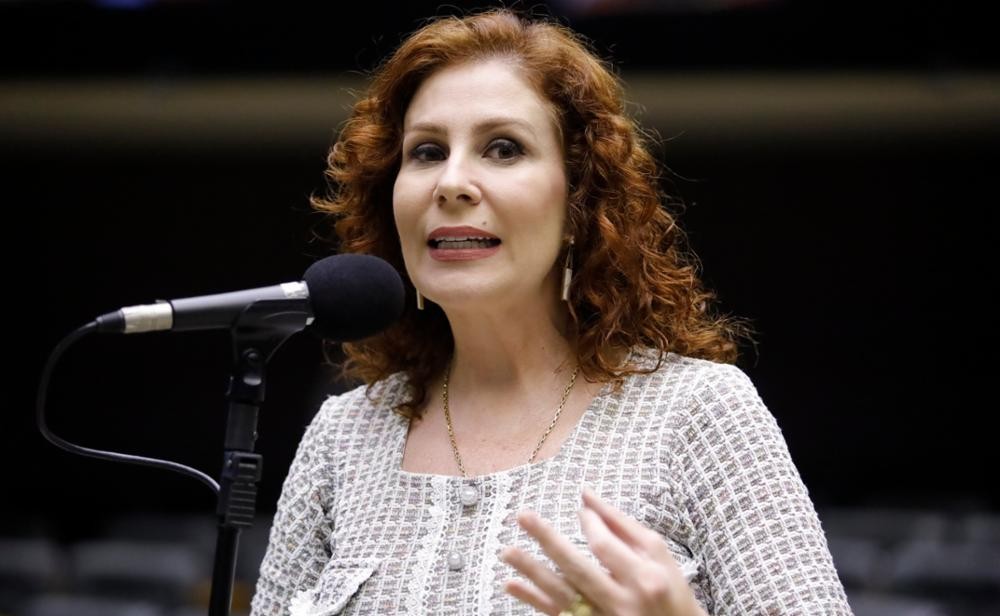 Defesa de Carla Zambelli contesta extradição autorizada pela Justiça da Itália