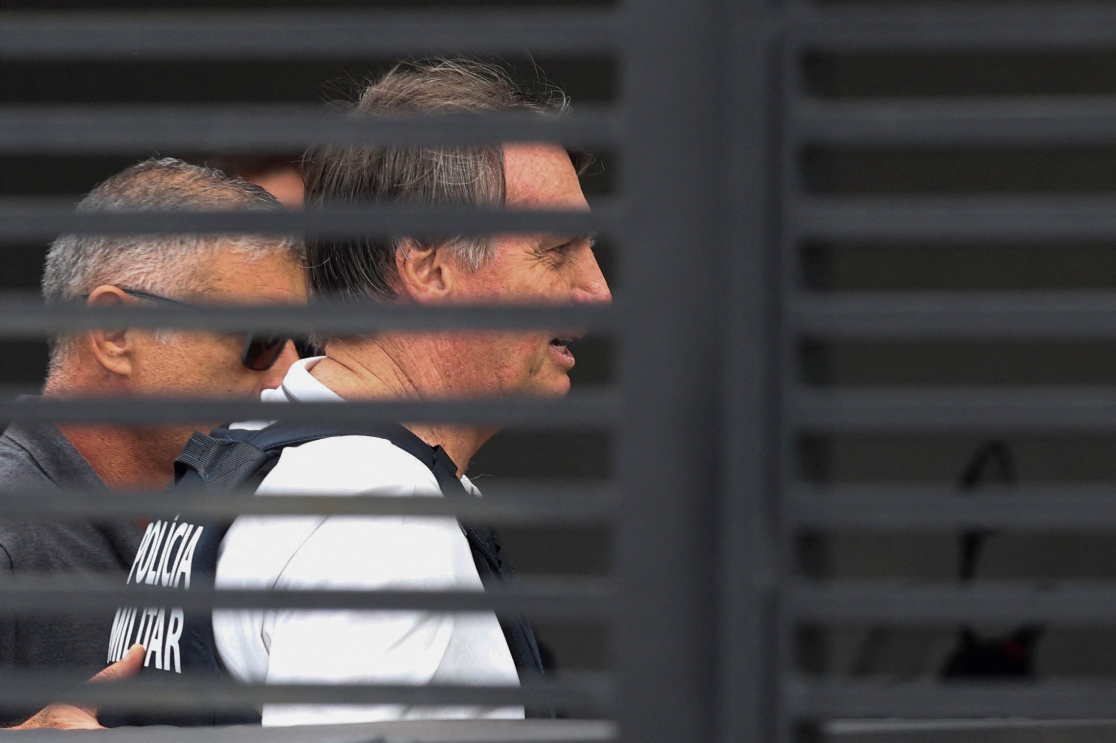 Moraes restringe drones em raio de 100 metros da residência de Bolsonaro