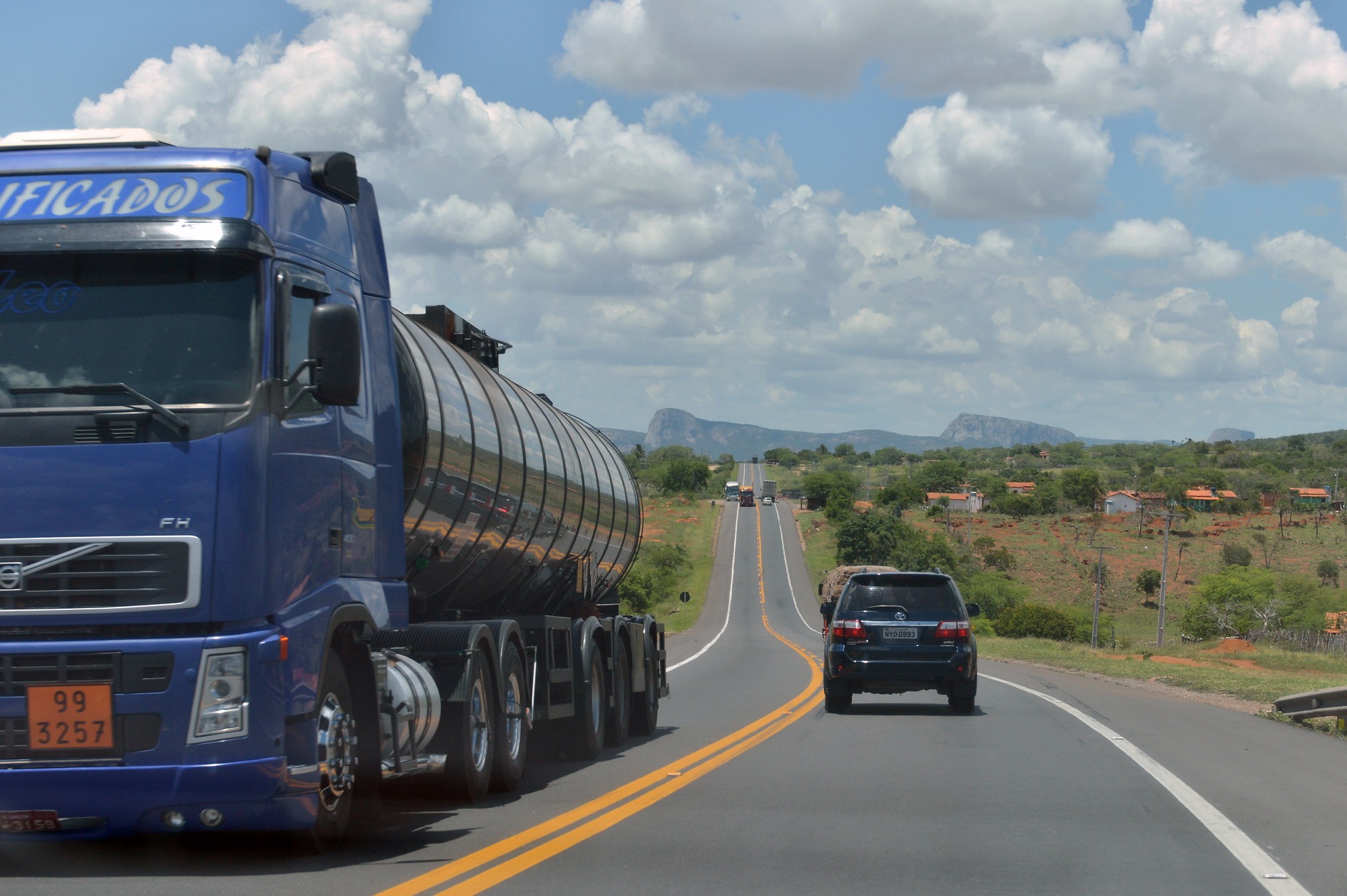 Escalada de Multas da ANTT Revela Crise no Setor de Transportes e Impacto da Geopolítica