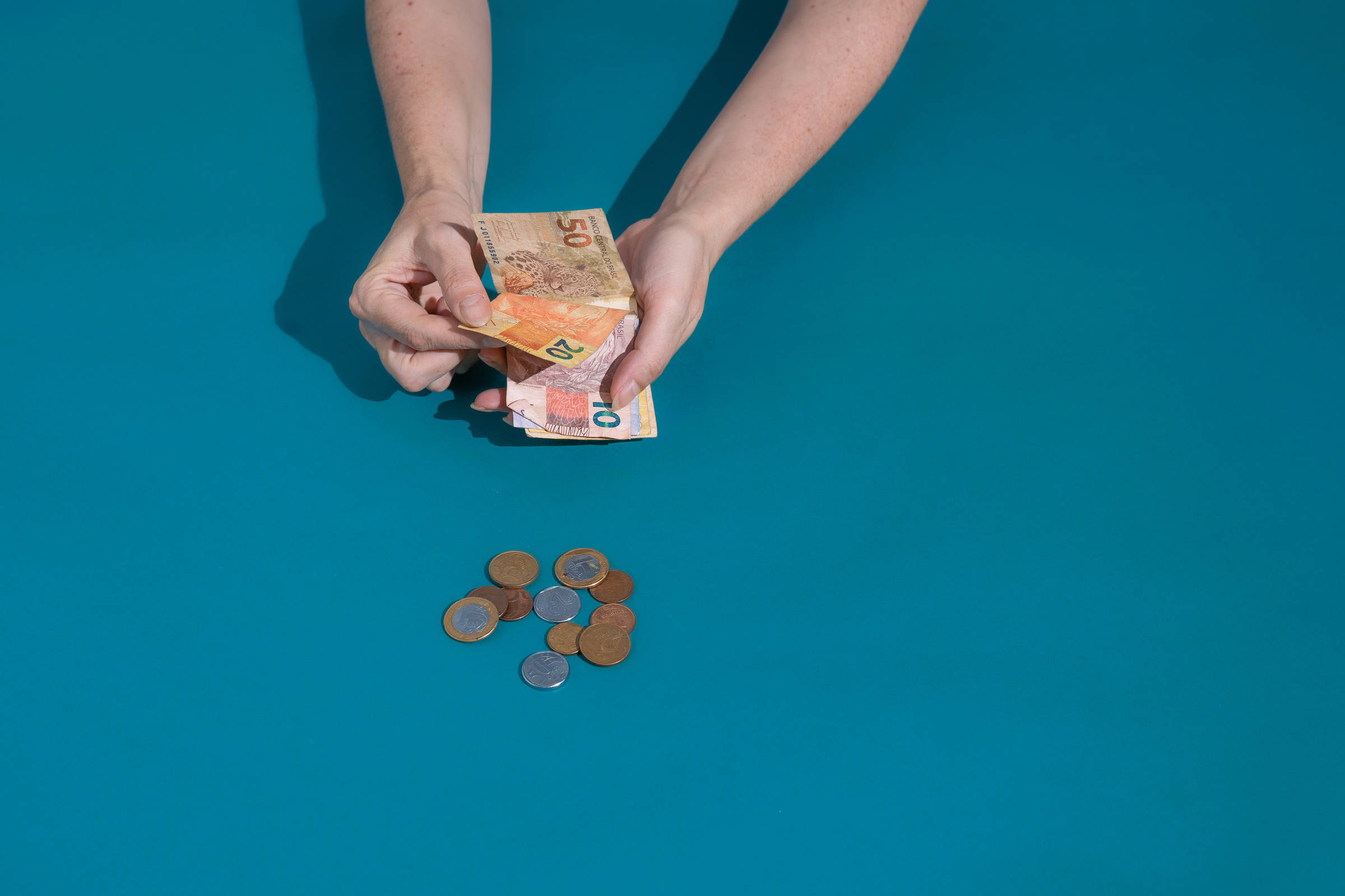 Dívida Pública Bruta do Brasil Atinge 79,2% do PIB em Fevereiro, Acendendo Alerta Fiscal