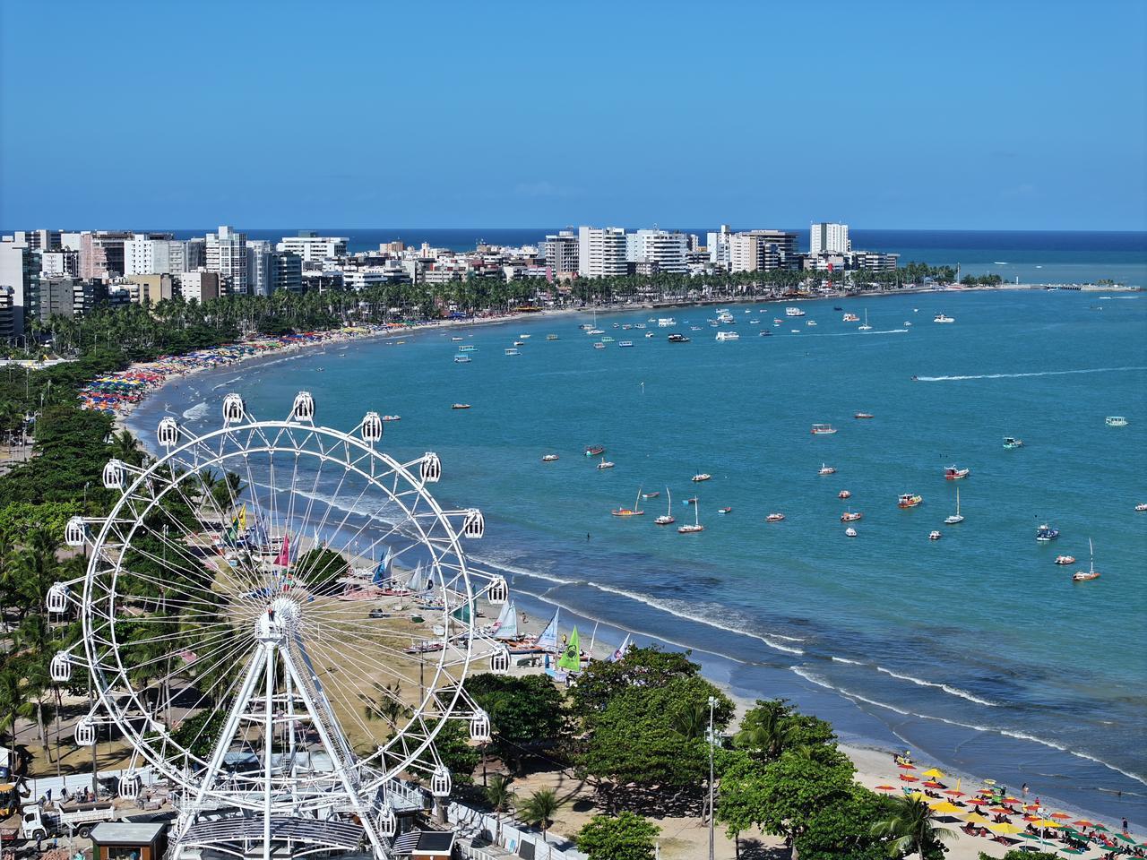 Maceió Desponta como Líder Nacional em Reservas de Turistas Estrangeiros, Impulsionada por Investimentos Estratégicos