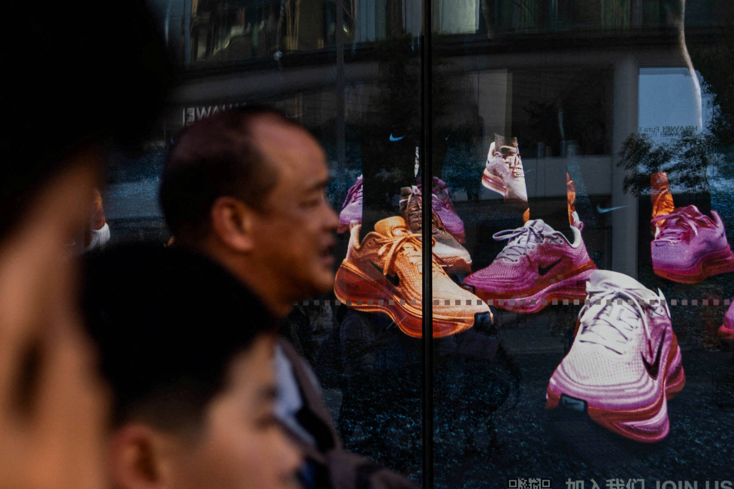 Crise Global Atinge Gigante: Ações da Nike Despencam para Mínima de Uma Década em Meio à Retração Chinesa