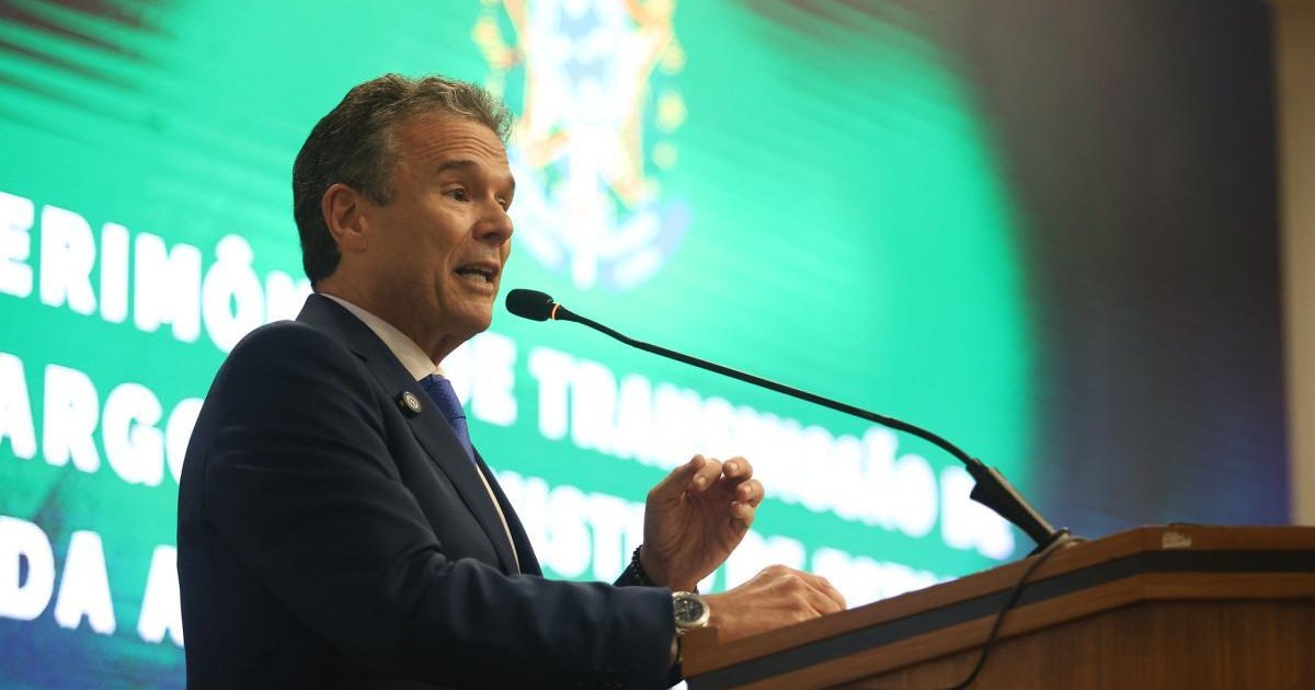 Remanejamento Ministerial: André de Paula Assume Agricultura em Movimento Estratégico do Governo Lula