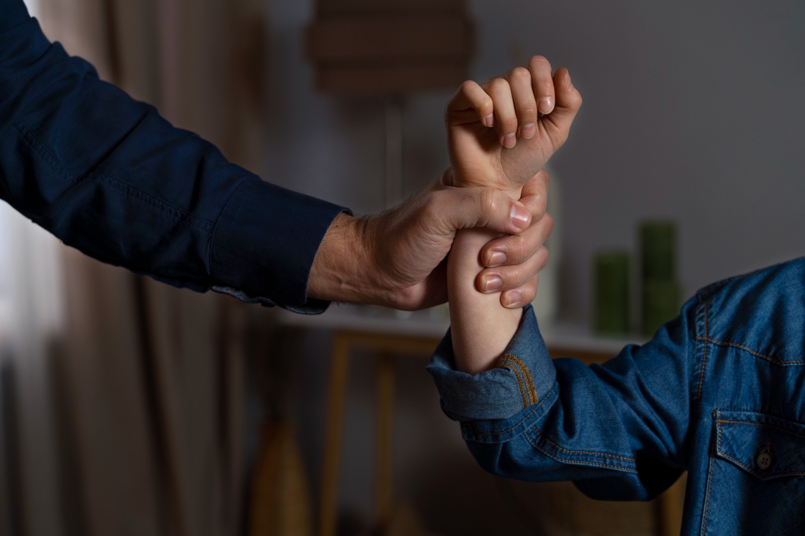 Rejeição a Pedido de Noivado Precoce Expõe Tensões entre Autonomia Individual e Influência Religiosa