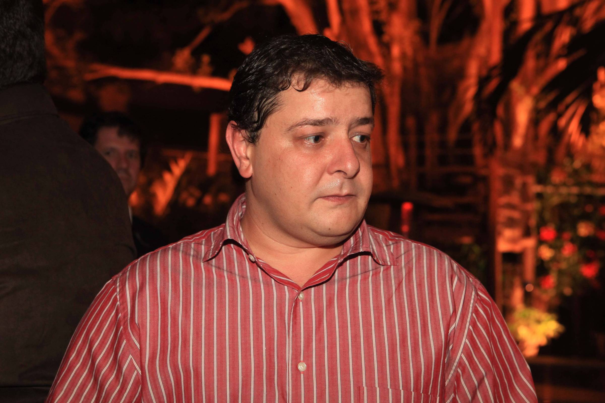 PF Aprofunda Investigação em Desvios do INSS, Mirando Elos com Filho do Presidente, mas Adota Cautela Extrema