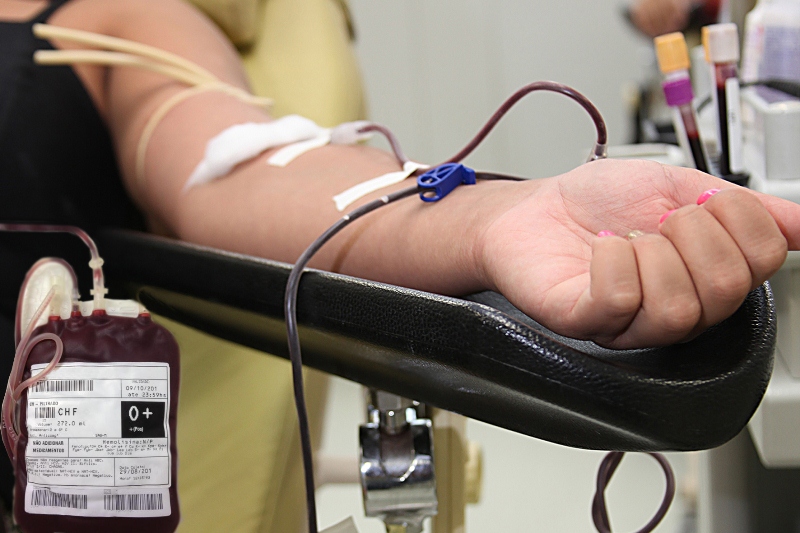 Proposta de Lei que Obriga Presos a Doar Sangue a Cada 90 Dias Gera Forte Debate Constitucional no Brasil
