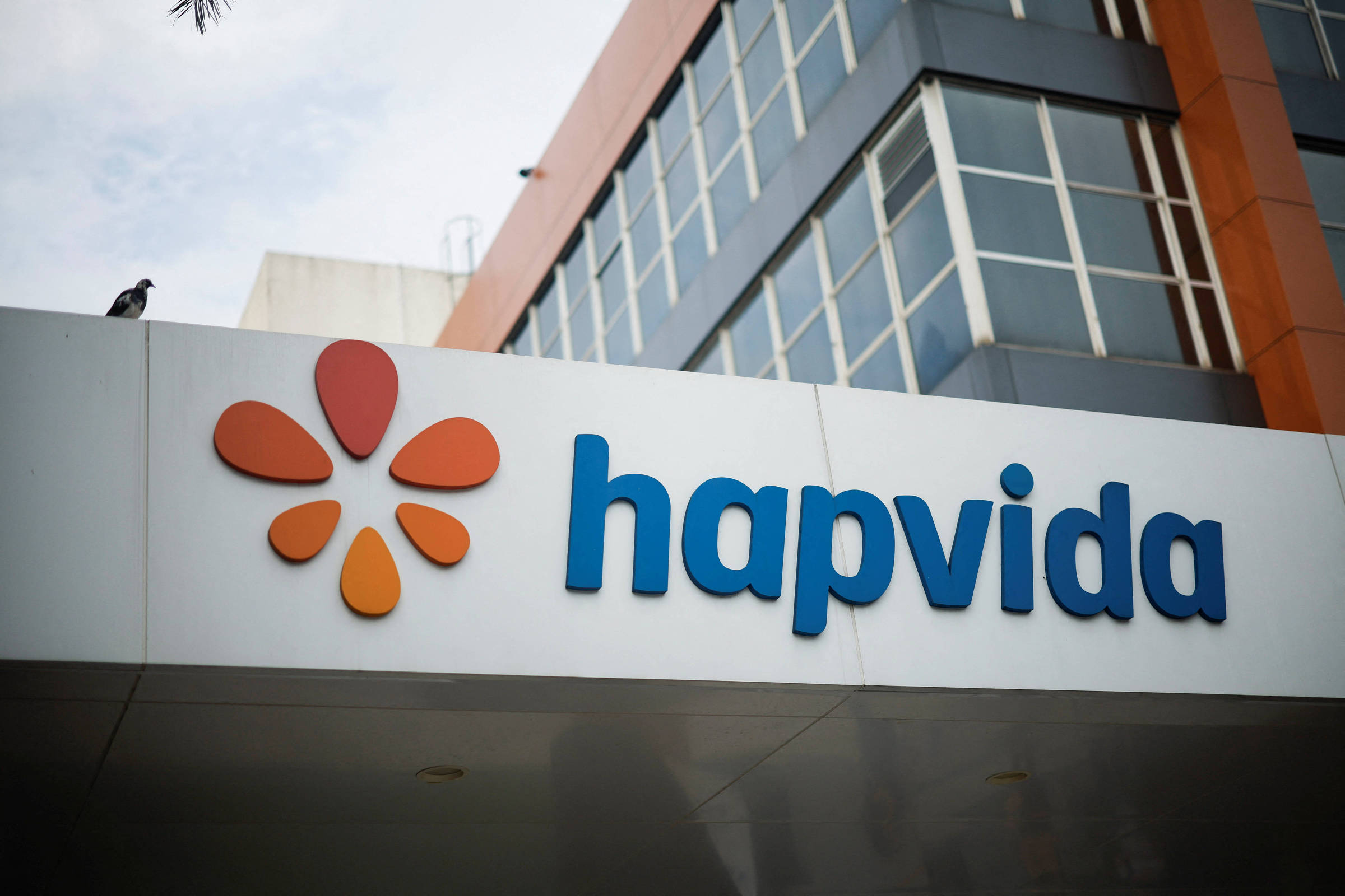 Pressão Crescente: Investidor Relevante Exige Mudanças Radicais e Venda de Ativos na Hapvida