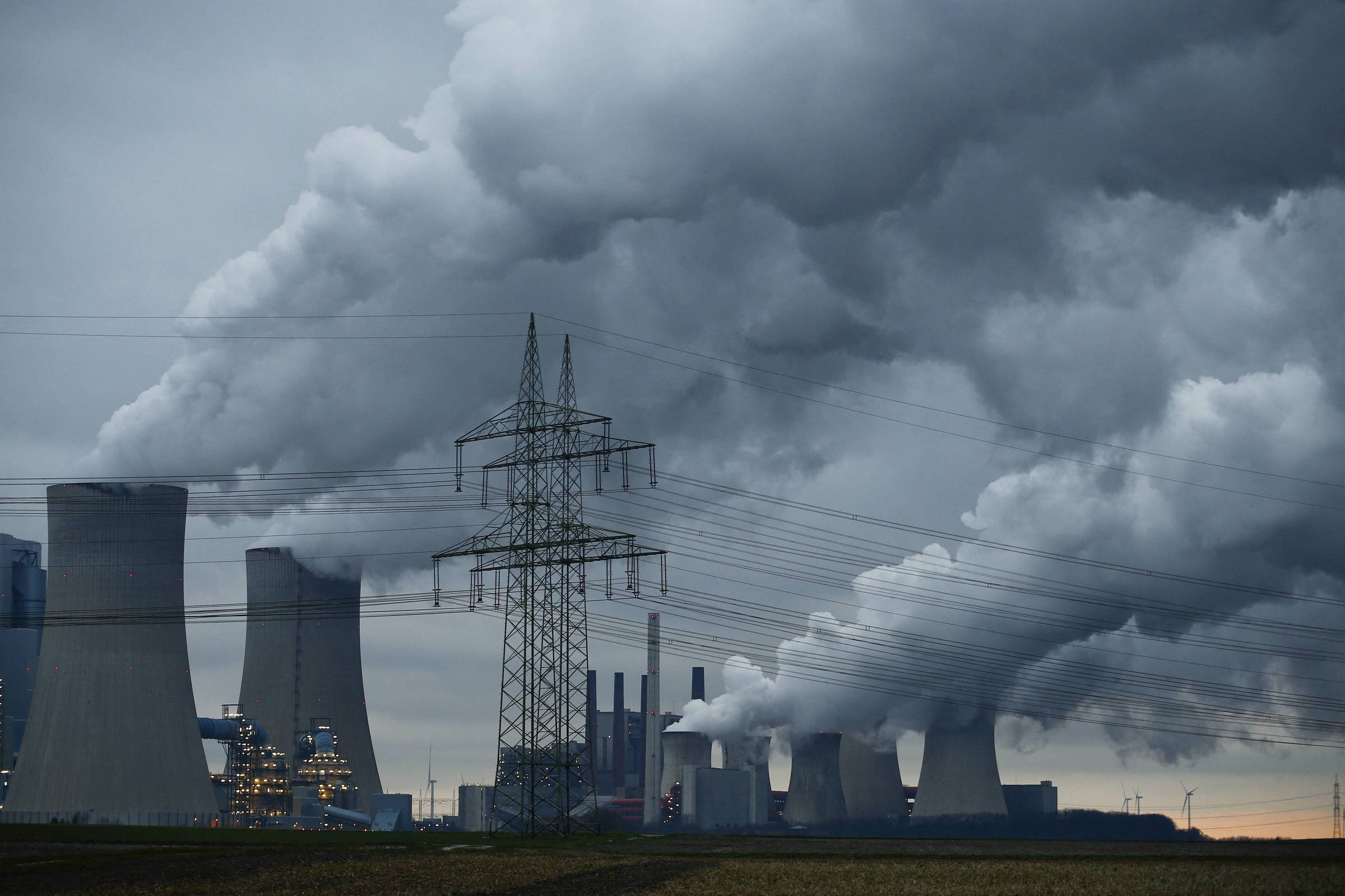 União Europeia Propõe Imposto Sobre Lucros Extraordinários de Empresas de Energia em Meio à Crise no Irã
