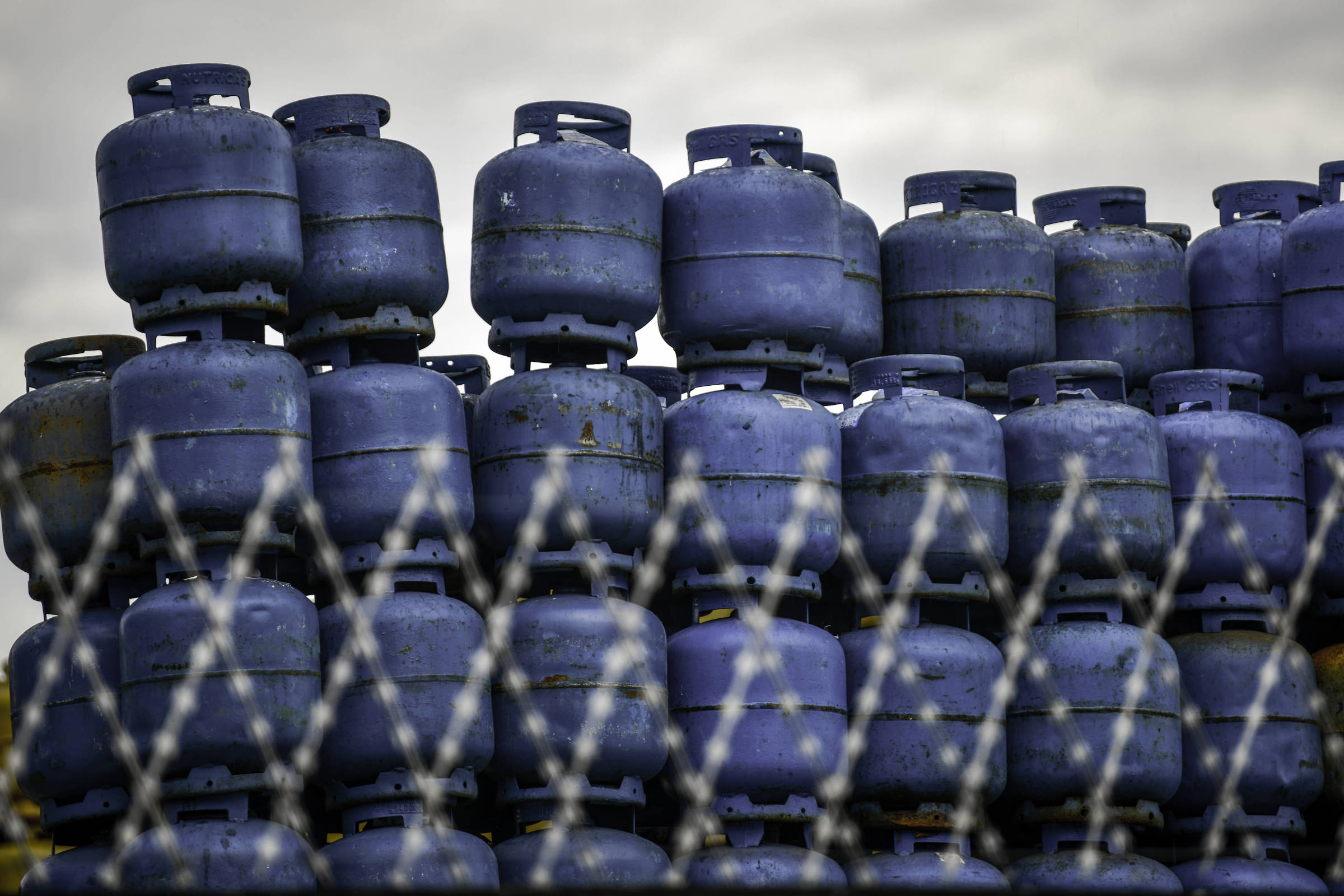Crise na Petrobras: Demissão de Diretor de Preços Aprofunda Tensão Governamental sobre Combustíveis