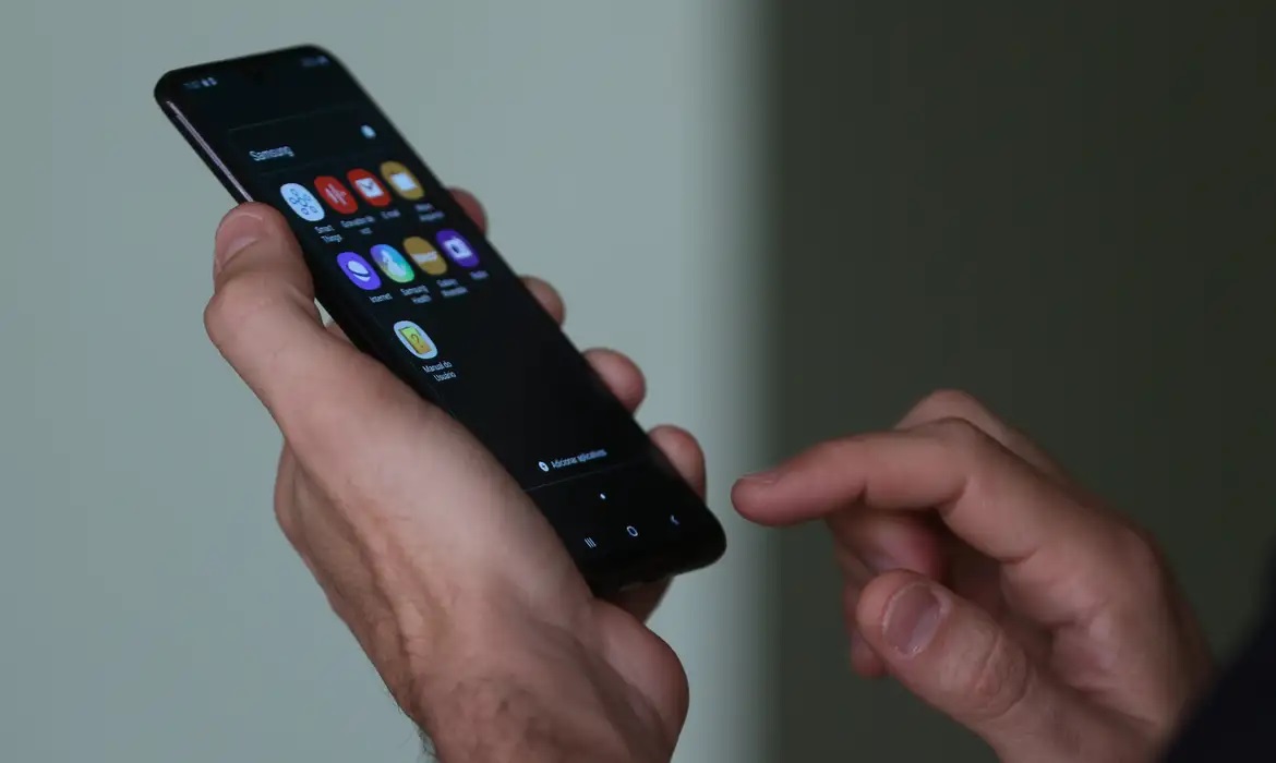 Ameaça Invisível: Seu Celular se Transforma em Escudo Contra Câmeras Escondidas em um Cenário de Vigilância Crescente