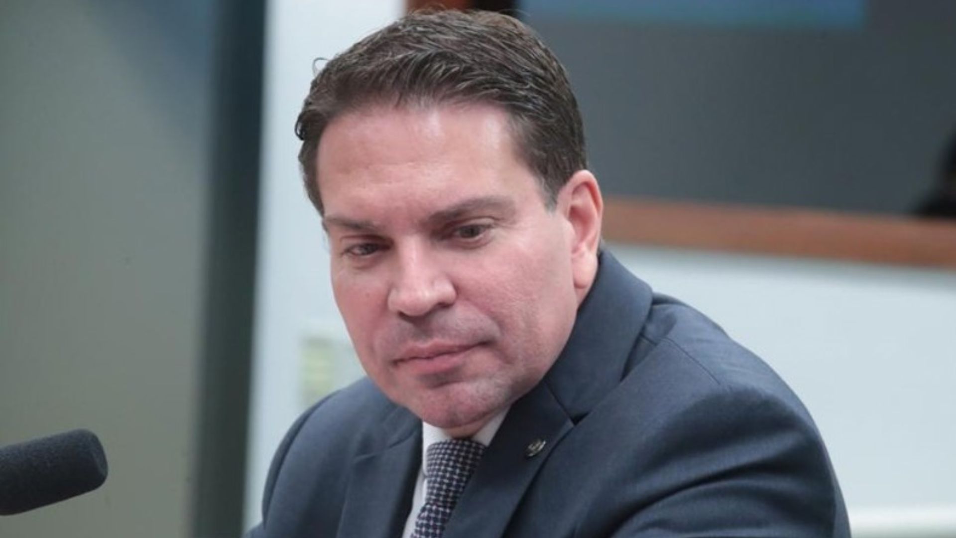 Liberação de Alexandre Ramagem nos EUA Levanta Questões sobre Status de Políticos Brasileiros no Exterior