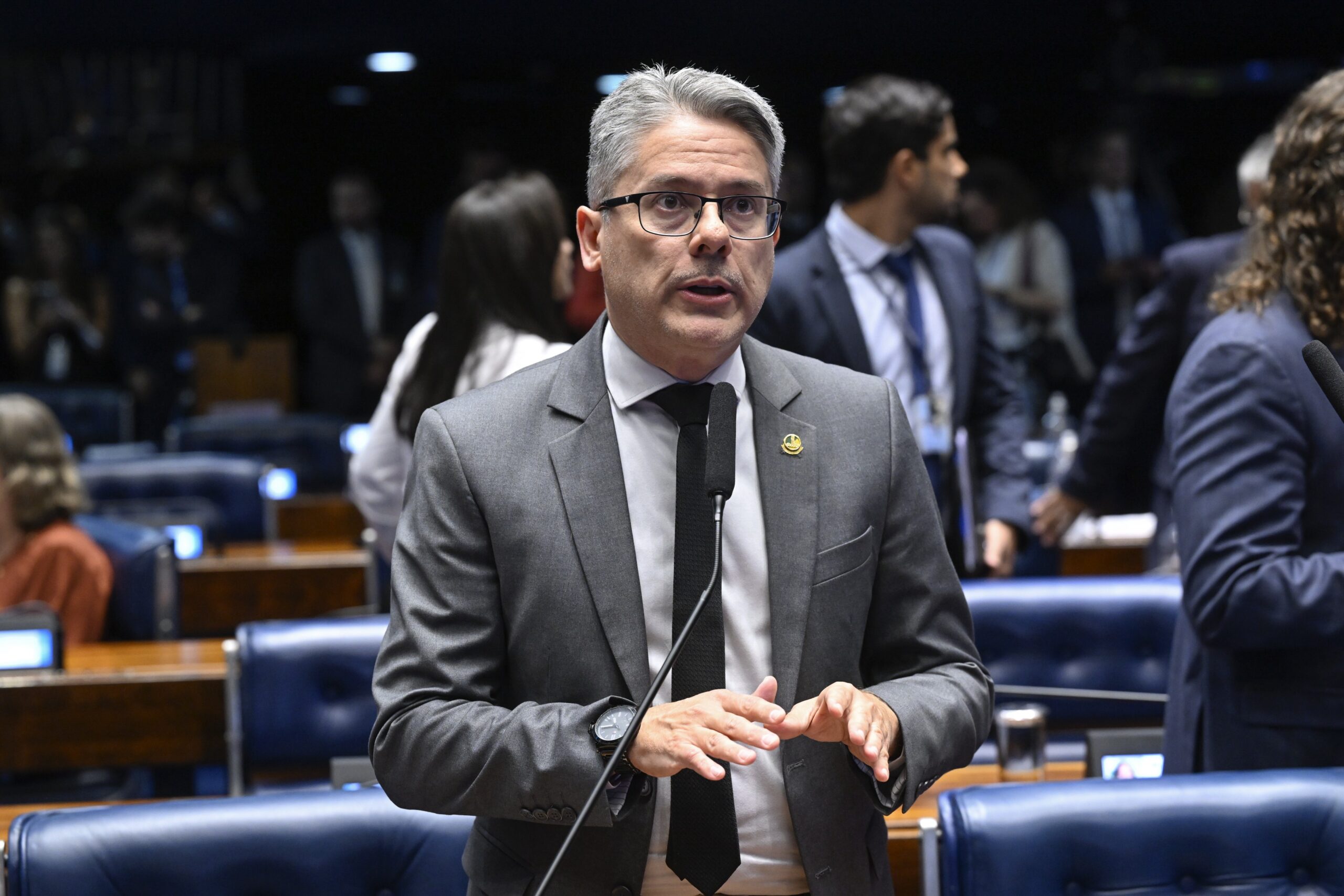 Crise Institucional: Senador Alessandro Vieira Confronta STF e PGR em Embate sobre Imunidade Parlamentar