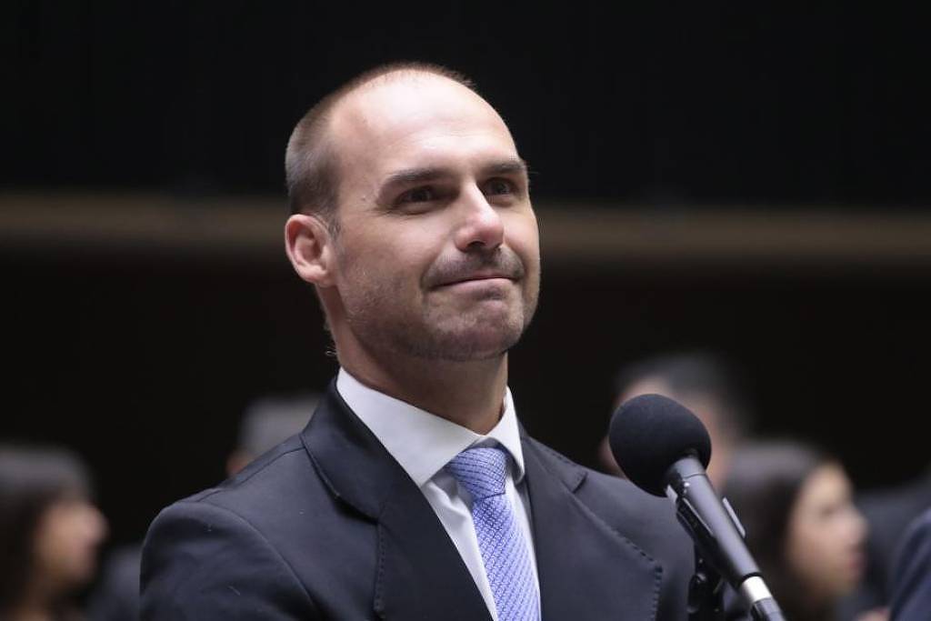 STF Avança Contra Difamação: Moraes Condena Eduardo Bolsonaro e Impõe Multa Expressiva, Impactando o Cenário Político