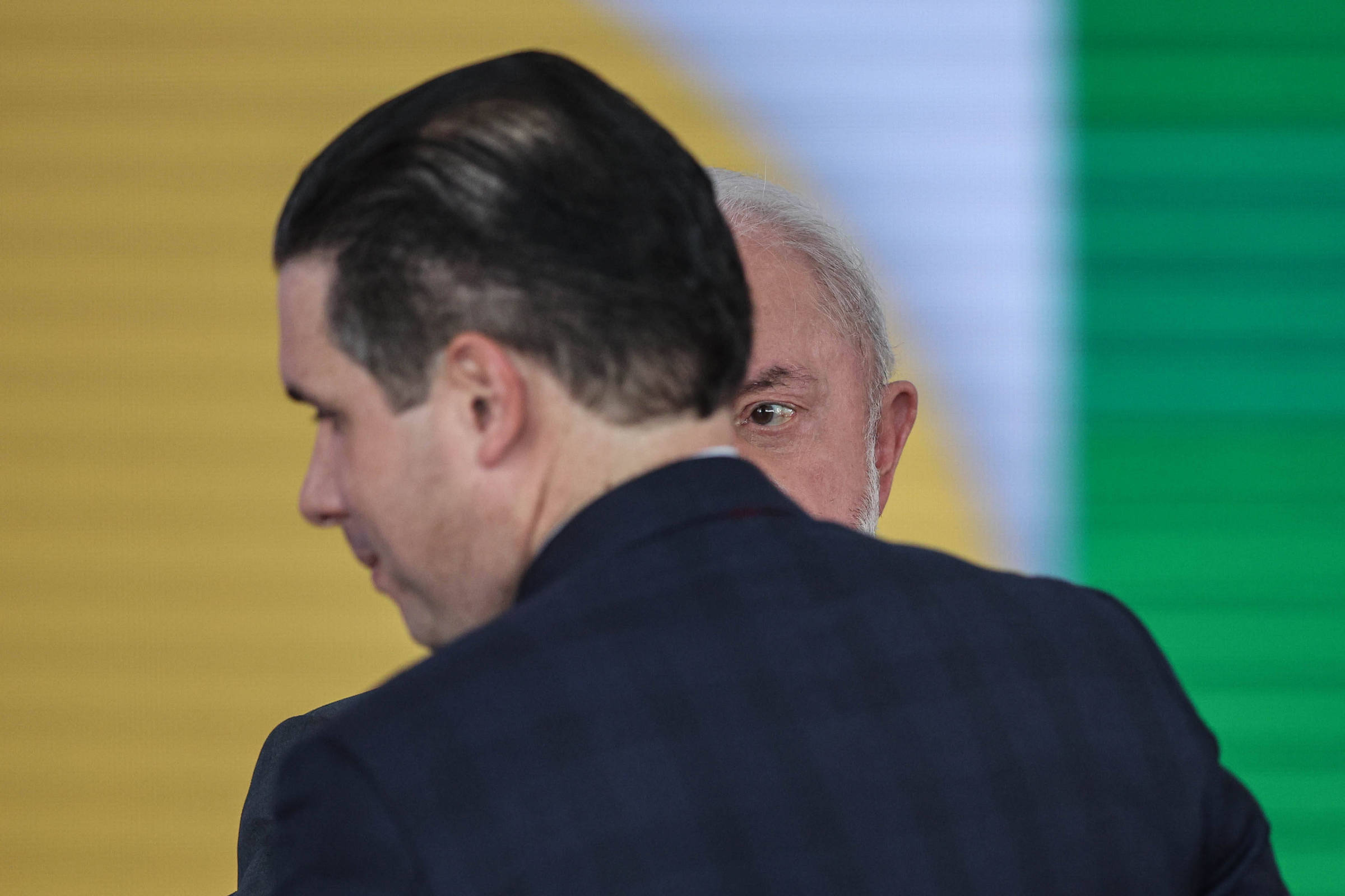 Congresso desafia Lula: Veto à redução de penas do 8 de janeiro pode ser derrubado, impactando condenados e Bolsonaro