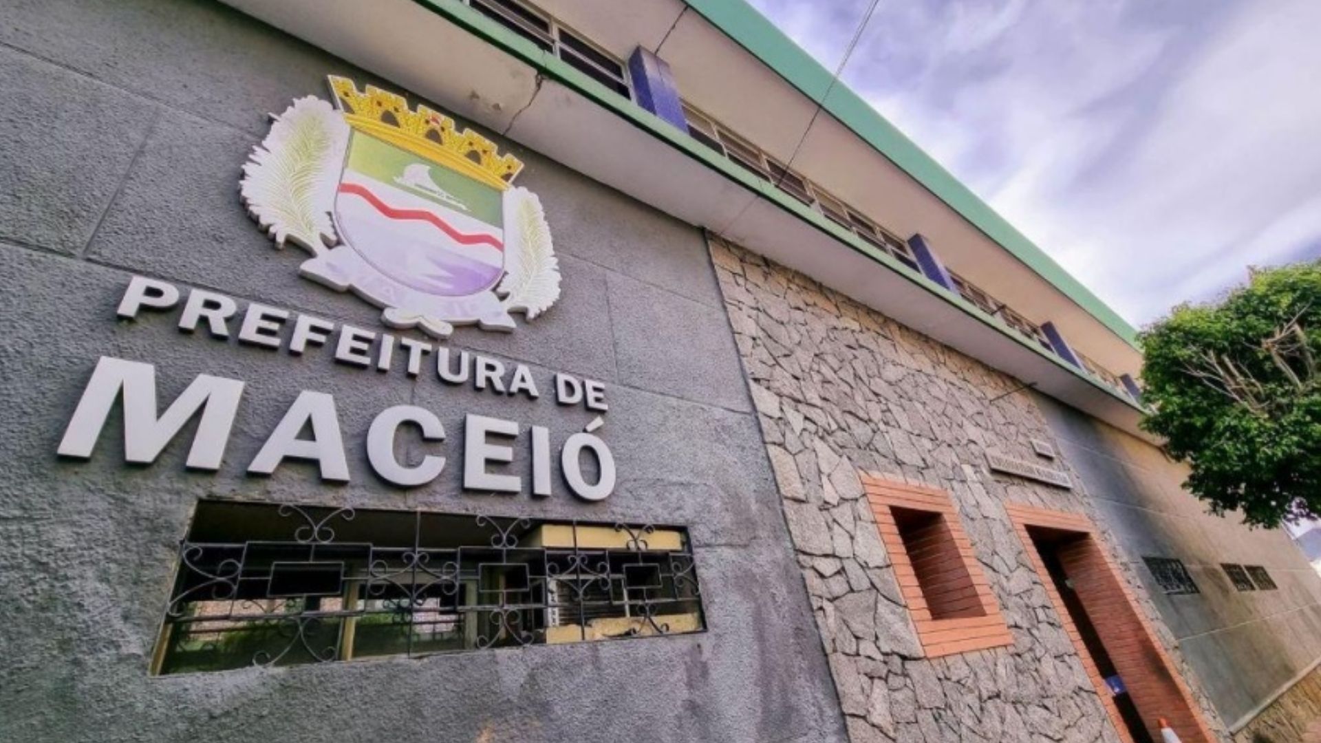 Maceió em Ponto Facultativo: Prefeitura Decreta Suspensão de Atividades em Plena Segunda-Feira (20), Gerando Debate e Impactos Abrangentes