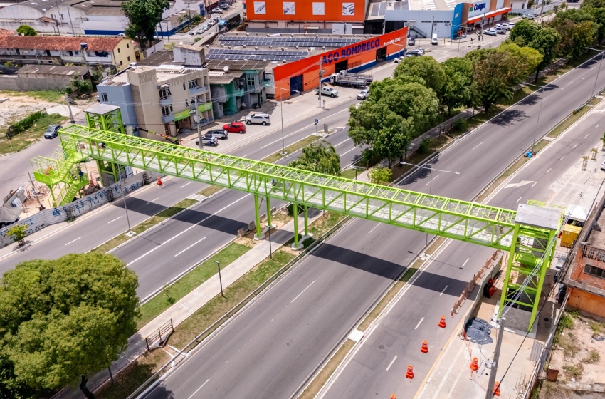 Maceió: Interdição Estratégica na Av. Durval de Góes Monteiro para Avanço de Passarela Essencial