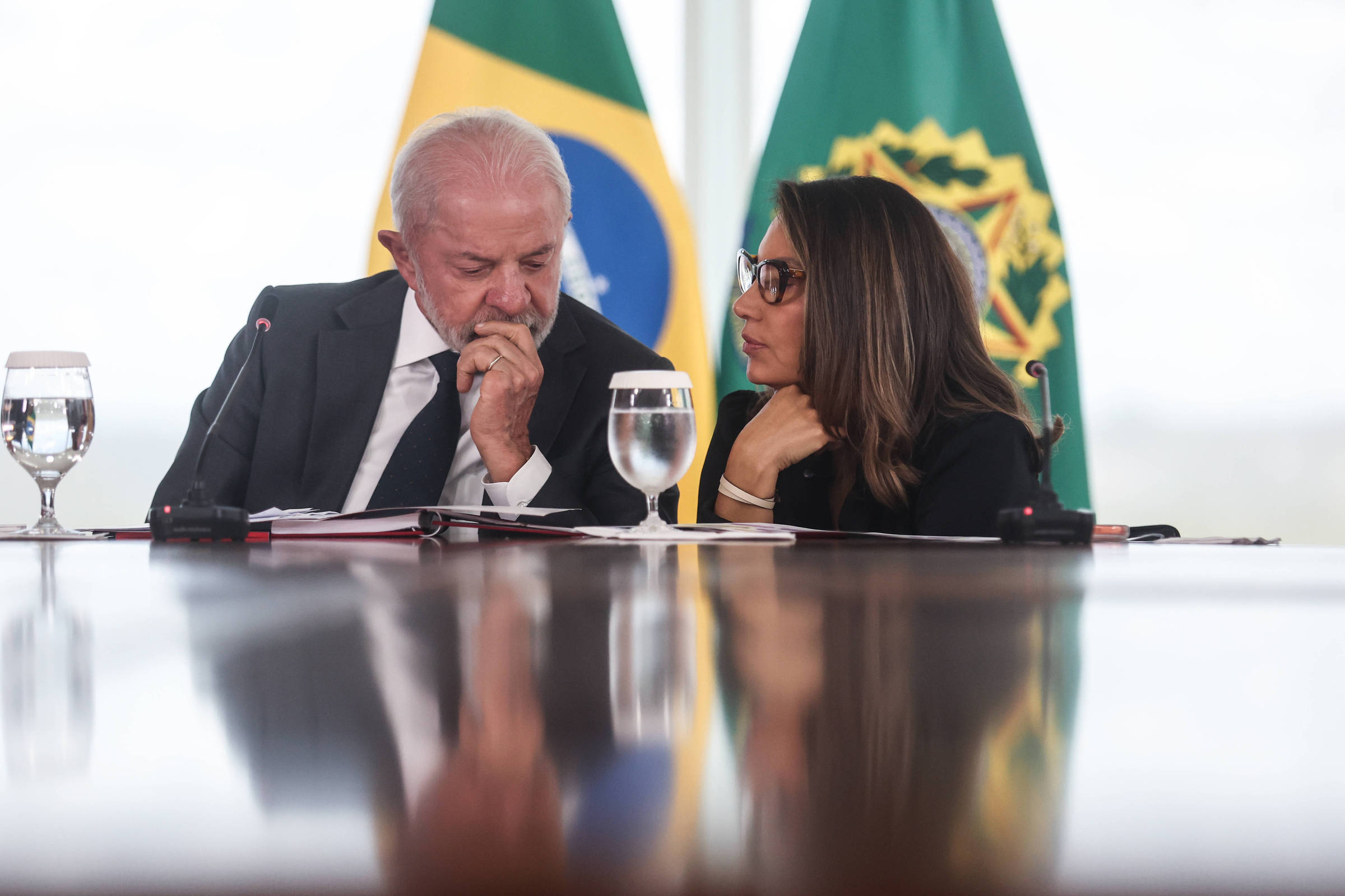 Governo intensifica agenda feminina em resposta a declínio de apoio e cenário eleitoral desafiador