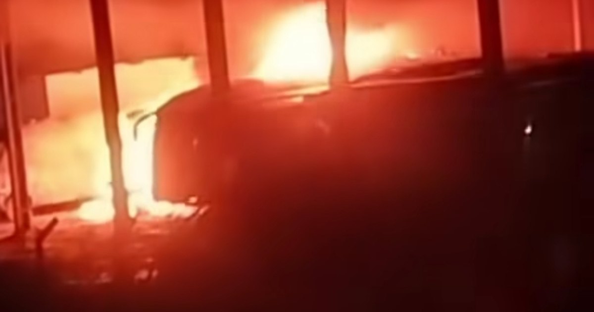 Incêndio Devastador Consome Vários Ônibus em Caruaru, Agreste de PE, Levantando Questões sobre Segurança Industrial