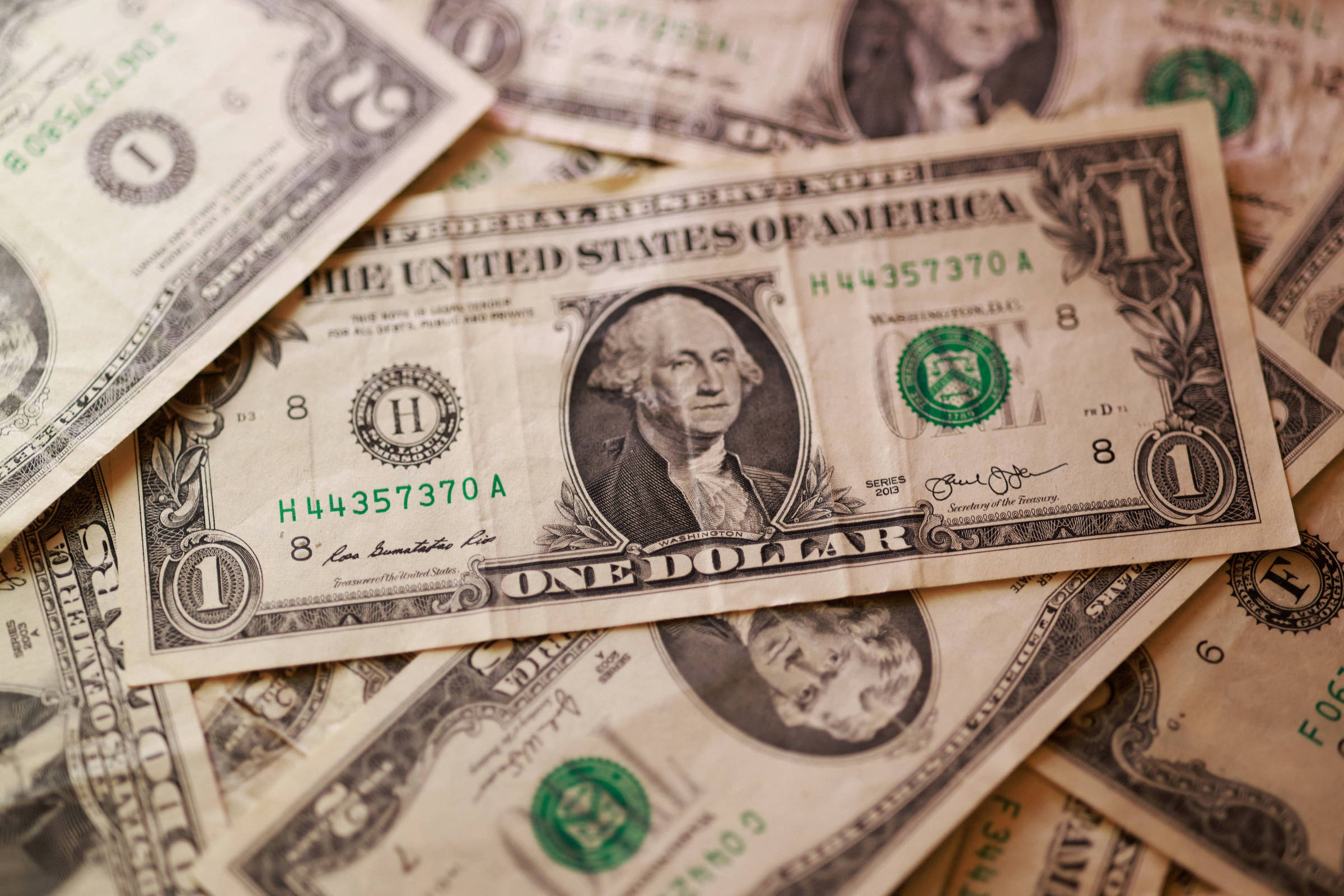 Dólar Abaixo de R$ 5: Um Novo Cenário Econômico se Desenha no Brasil