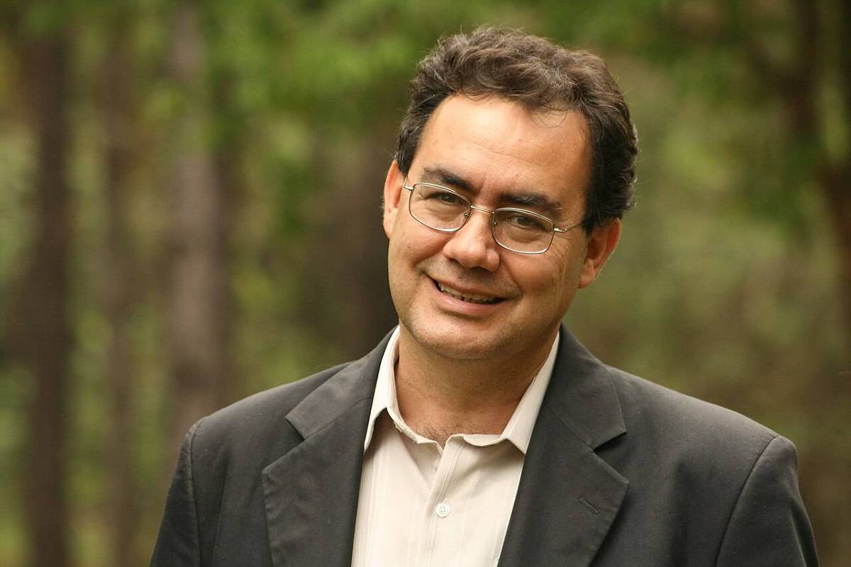 A Ascensão dos Gurus da Mente: O Fenômeno Augusto Cury e o Debate sobre Autoajuda e Empreendedorismo no Brasil