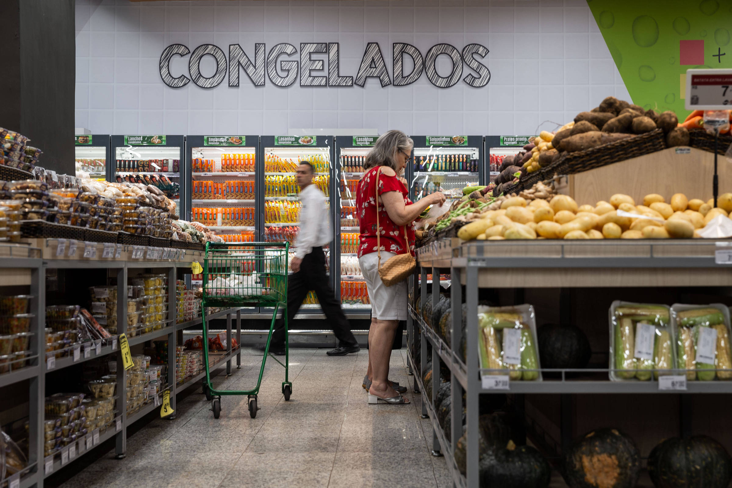 Economistas Elevam Previsões de Inflação e Juros, Sinalizando Desafios Econômicos Prolongados para o Brasil